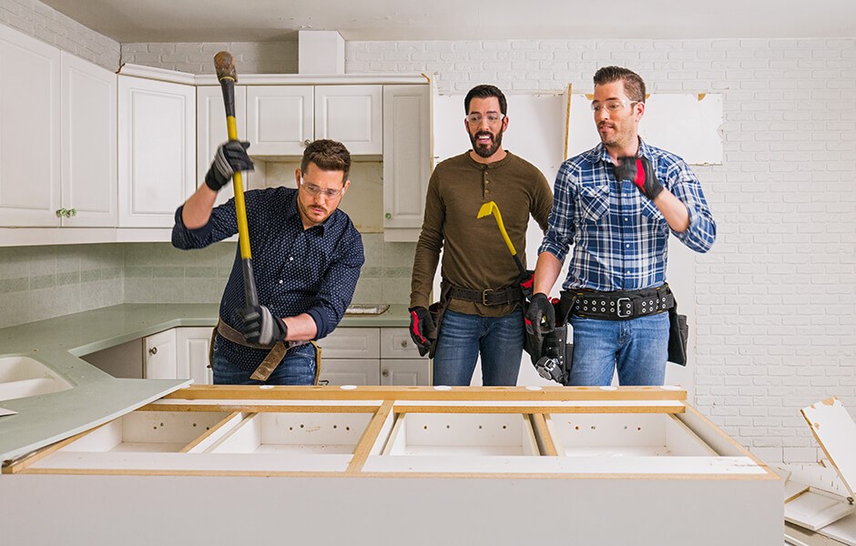 Singer Michael Bublé (left) gets some reno advice from Property Brothers, Drew and Jonathan Scott. |