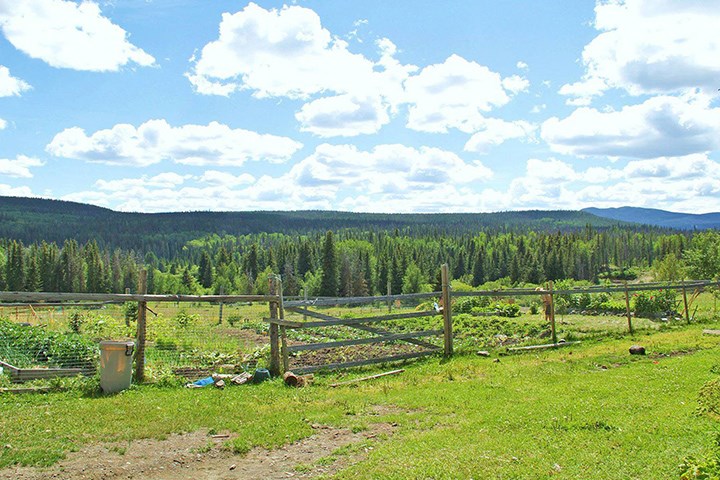 Lhoosk'uz Dené First Nation