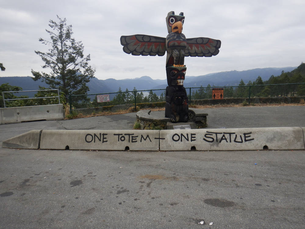 Totem pole set alight on Malahat likely retaliation for tearing down of Cook  statue: RCMP - Victoria Times Colonist