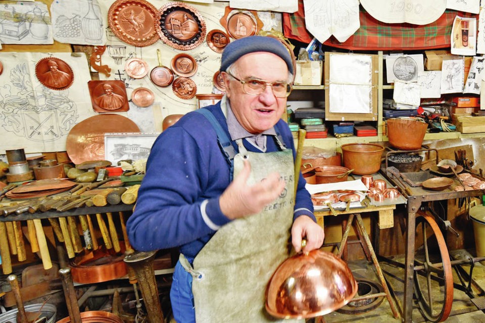 TC_297418_web_italy-montepulciano-copper-artisan.jpg