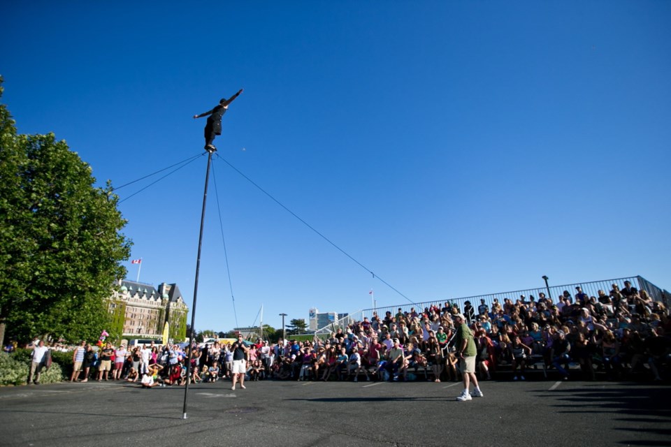 Reuben Dot Dot Dot performs high above the Inner Harbour, entertaining crowds at the Victoria International Buskers Festival.