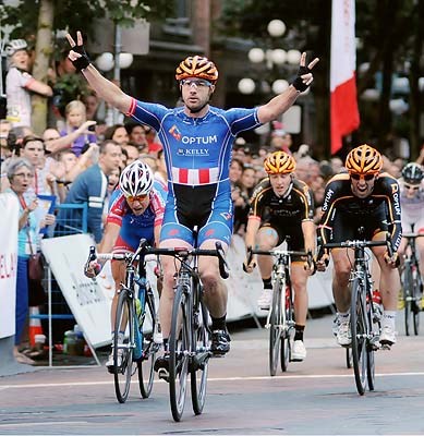 American Ken Hanson won for the second year in a row at the 2013 Global Relay Gastown Grand Prix July 10.