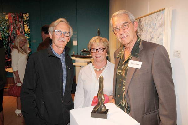 Mike Horton, Cindy Horton and sculptor Neill Lyons