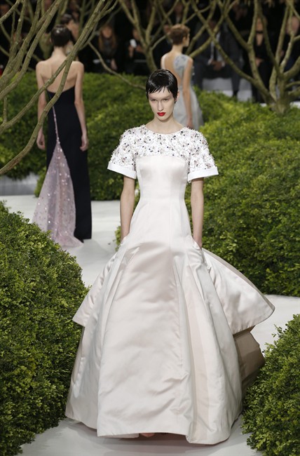 Raf Simons makes his Dior garden grow, in green-thumbed couture ...