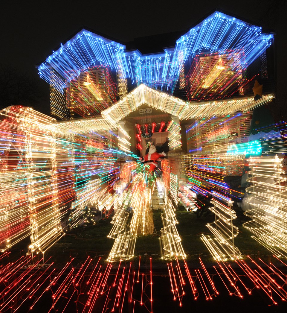 trinity street christmas lights
