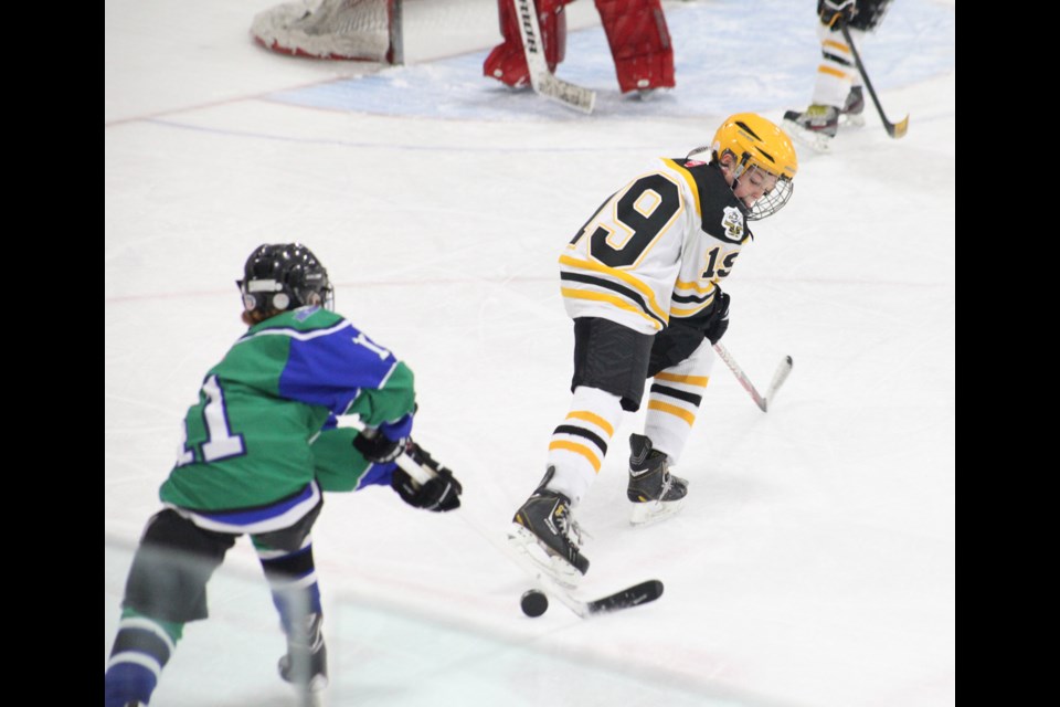 01-19-2014
BWC (white) atom A3 vs. Hollyburn A1. Photo: Jason Lang