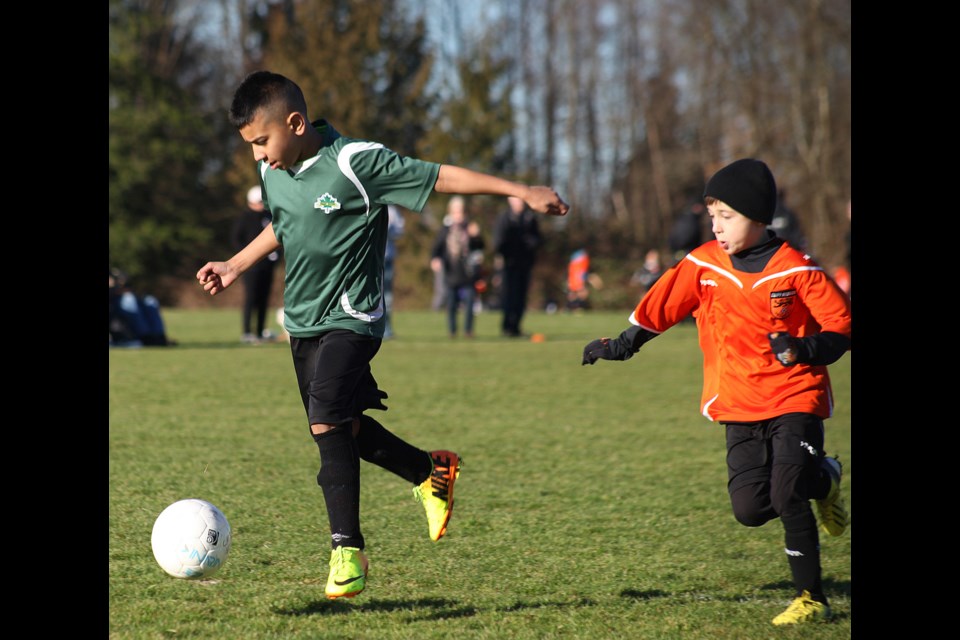 01-25-2014 South Burnaby (green) vs Cliff Ave in u11 house soccer at Kensington park. Photo: Jason Lang