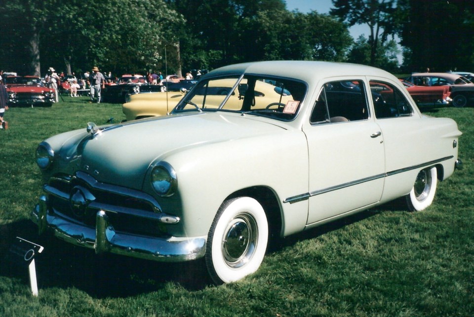 Ford Six 1949.jpg