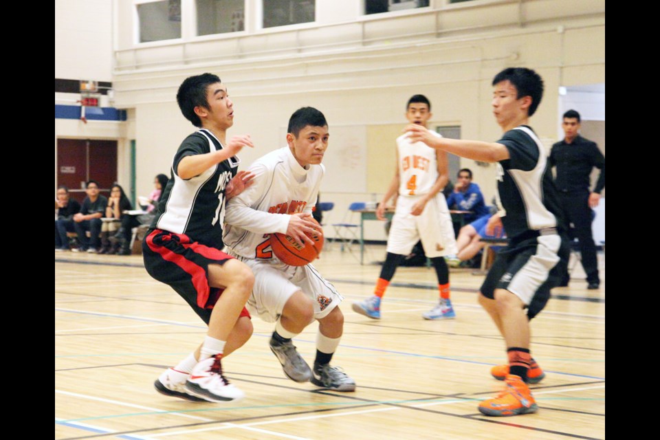 02-11-2014
BNW juvenile boys high school basketball playoff championship NWSS (white) vs. Moscrop.
photo Jason Lang