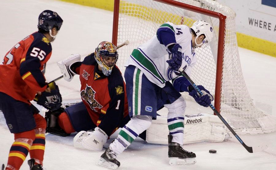 BC-HKN-Canucks-Panthers--2n.jpg