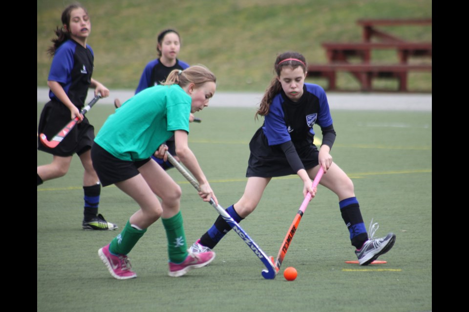 04-05-2014
Burnaby Devils (blk) vs. Vancouver Green Hawks, u12 tier 2 pool A field hockey, Cariboo Oval.
photo Jason Lang