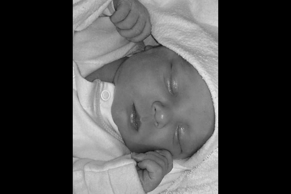Molly moved in with Maggie and Mason!
Molly Madelyn Bonnar was born
Friday, Sept. 27th at 7:17AM
A light weight by the family
standard - a mere 8lbs. 12oz.
Mom (Sarah) had some R&R (maybe 8 hrs) and then Dad (Terry) took them home for Friday night supper... needless to
say - good health to all!
Thank you to mid-wife - Karin &
crew - appreciate all your help.
We love you Molly - welcome to our world!
Love from the McWalter and Bonnar families