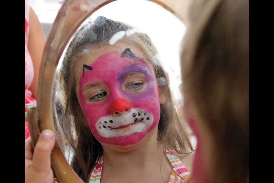 Nicola Groome, 4, admires her newly-painted face created by staff from the Two Rivers Art Gallery. <br>Aug. 20. 2012<br>Citizen photo by David Mah