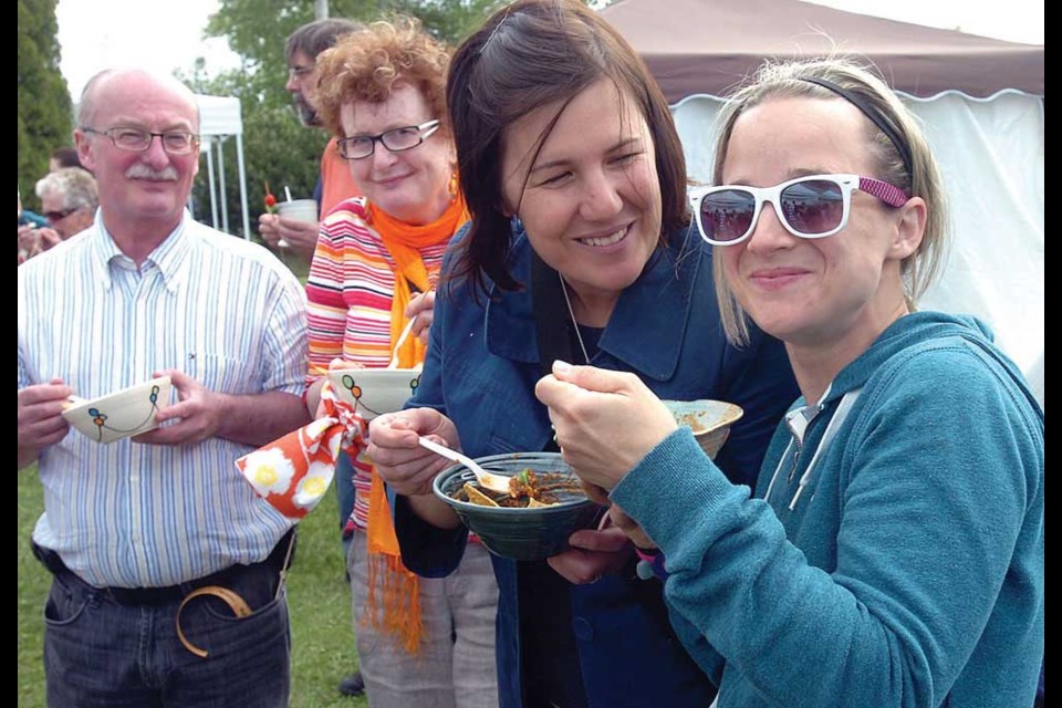 Trinity Rutten, right, Kristi Francis, Mary and Peter MacMillan, had a good time at the chili cookoff.
Jun 11. 2012
Citizen photo by David Mah