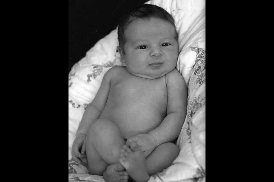 Jesse and Amanda Priseman
are delighted to announce the birth of their son,
Linden James Priseman,
Monday, 
April 29th, 2013.
9 lbs, 1 oz, 22.5 inches.