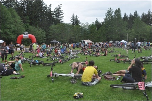 Crowds pack the Don Ross secondary field during the Orecrusher race.