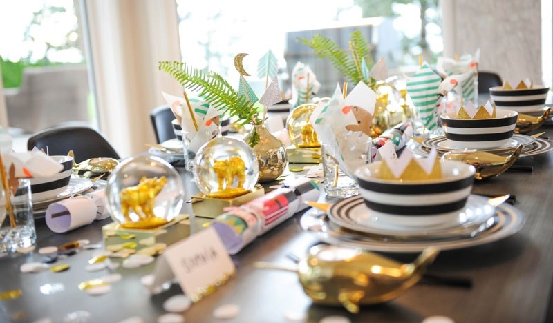 1208 AGCTK holiday Christmas table setting