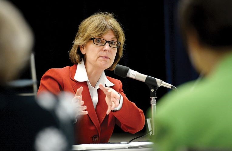 Snrs-advocate-at-Townhall-m.jpg