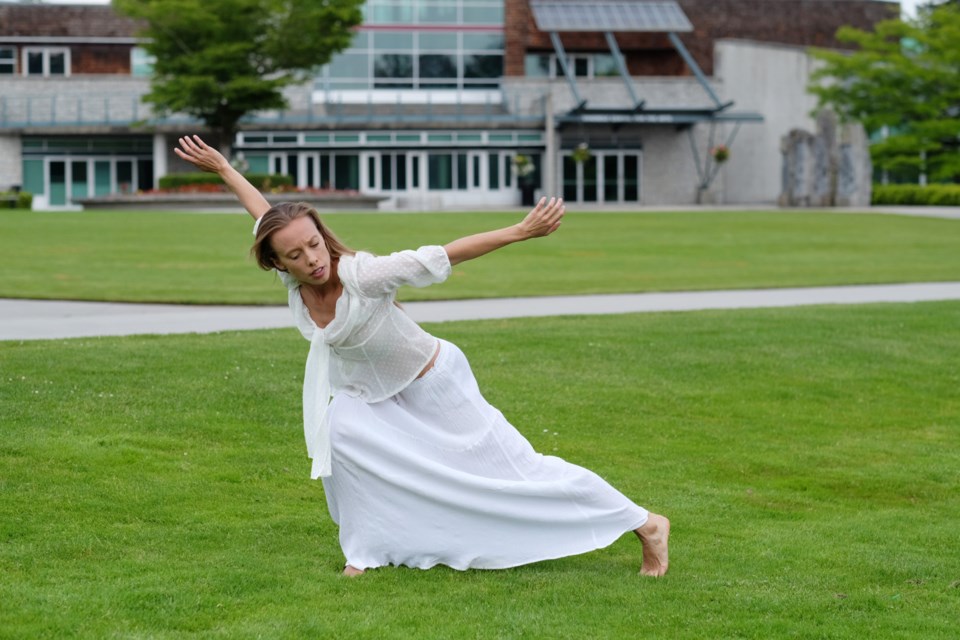 Makaila Wallace, Dances for a Small Stage