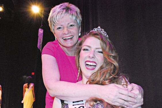Taylor Scott celebrates her title with proud mom Laurie