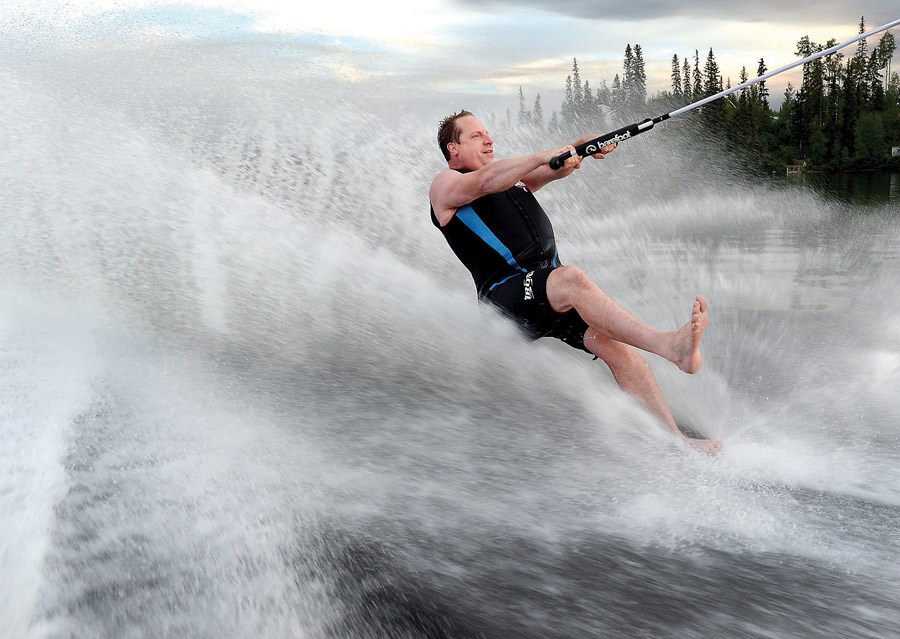 Barefoot waterski