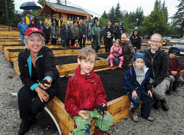 Lynn Valley residents team up for garden