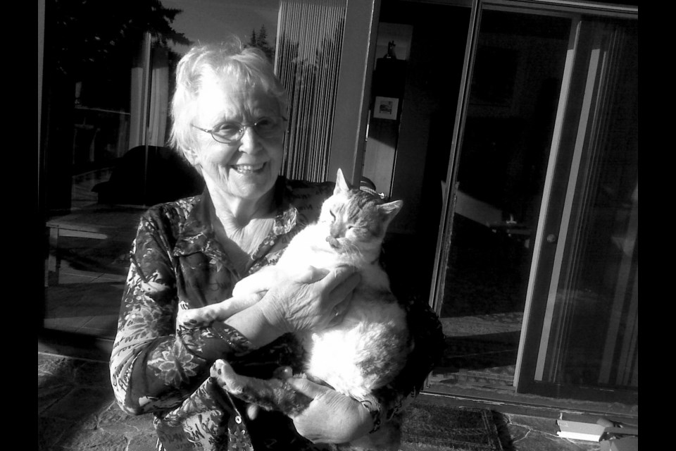 Gillian Bennett and her cat, Cosmo, in 2013.