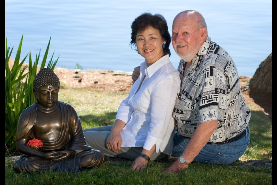 2007: Bob Wright and wife Yun Kloihofer-Wright at their home.