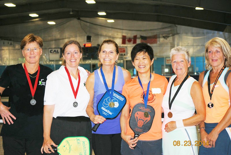 4.0 medalists pictured left to right; Lin Buckler, Bonnie Gibbon, Karen Sawatsky, Fion Chou, Mary Dallas and Lori Beechinor.