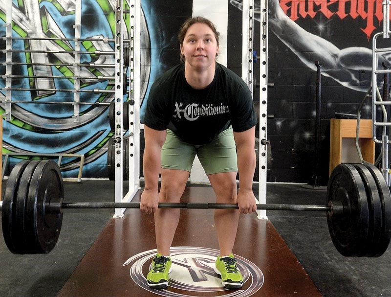 SPORTS-Tara-Green-powerlift.jpg