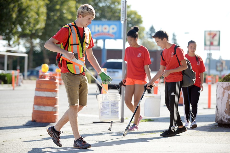 Zach Stunden and volunteers from Burnaby Neighborhood House pick up garbage along Kingsway.