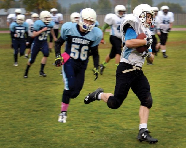 SPORTS-hs-football-Correlie.jpg
