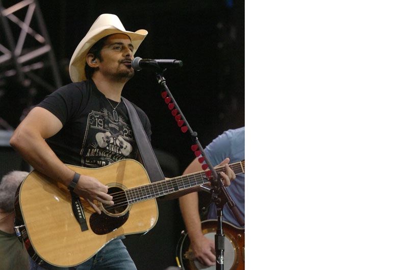 brad-paisley-review.07-.jpg