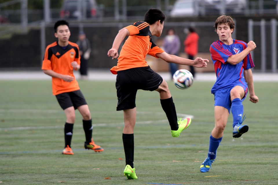 10-18-14
Cliff Avenue Michielin vs West Van Eagles at Burnaby North Secondary
Photo: Jennifer Gauthier