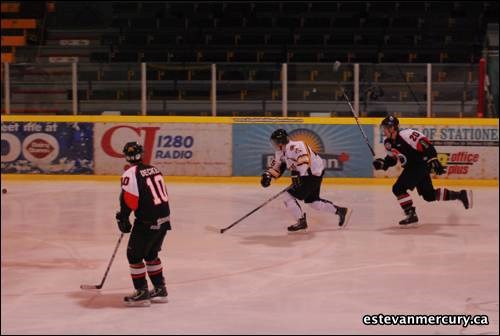 The Estevan Bruins took on the Yorkton Terriers Tuesday November 23rd at the Civic Auditorium. Thh Bruins lost 2-1 to the Terriers.