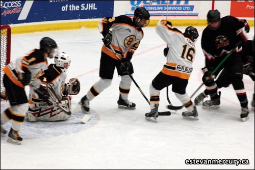 The midget AA Estevan Apex Bruins hosted a pair of games Jan. 6 and 7. Including a 6-4 win over Moose Jaw and a 5-2 loss to the Prairie Storm. Head to our Facebook page to tag your friends. https://www.facebook.com/EstevanMercury