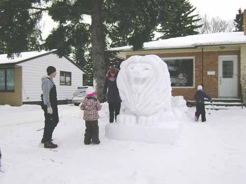 Thanks to the Reed family (Stan, Tricia, Belen, Susanna) for the lovely snow sculptures seen the past few winters on Laurier Avenue. Originally from Winnipeg, the family was inspired by sculptures at the Festival du Voyageurs. The girls usually pick the theme but it is all hands on deck for the carving