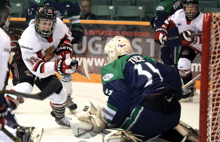 SPORTS-Cariboo-Cougs-Tbirds.jpg