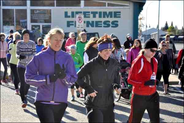 Before enjoying the traditional Thanksgiving festivities, a large group embarked on the Turkey Day 5K Saturday morning put on by the Battlefords United Way and the food bank in support of those less fortunate. The fee was a non-perishable food item for the food bank or a monetary donation to the United Way.