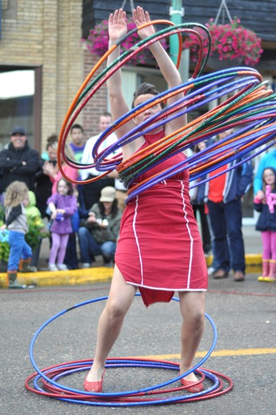 The rain stayed away long enough Friday night for audiences to get their first taste of the inaugural North Battleford International Street Performer Festival on the streets of downtown North Battleford. Australia&#8217;s Katie Wright was one of the perfomers who entertained audiences on a chilly summer night. She showcased many circus-style acts, including juggling and hula hoops.