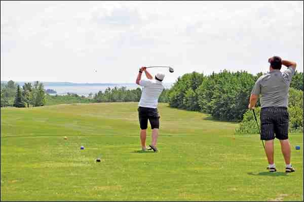 The Jackfish Lodge Golf and Conference Centre hosted the 17th annual Battlefords United Way charity golf tournament Monday. More than 120 golfers played in beautiful weather throughout the afternoon. The tournament also featured a barbecue, 50/50 draw and a chipping contest with a miniature wedge. Two teams tied for the lowest score. Martin Smith, Brett Michnik, Phillip Lefevre, Rob Campbell and Herb Cox made up one team. The second team, from the St. Walburg area, included Mike Bauer, Laverne Nasby, Travis Nasby, Scott Thompson, Kevin Gagnon and Darryl Graham.