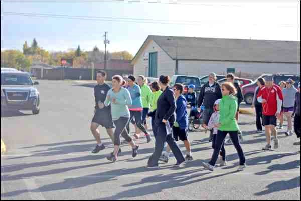 More than 60 participants were on hand for the 2014 Turkey Day 5K and Food Drive. The entrance fee for the fun run &#8212; or walk, depending on your speed &#8212; was a non-perishable food item or monetary donation to the Battlefords District Food and Resource Centre. Runners started at Lifetime Fitness, moved down 102nd Street to 15th Avenue, before coming down 100th Street. Their route had them pass by the Chapel Gallery and down Railway Avenue on their way back to the starting point.