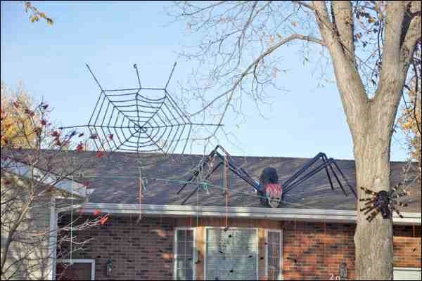 Halloween is a favourite time of year for some. Decorations are going up all over the Battlefords. These two scary scenes are found on 95th Street in North Battleford.