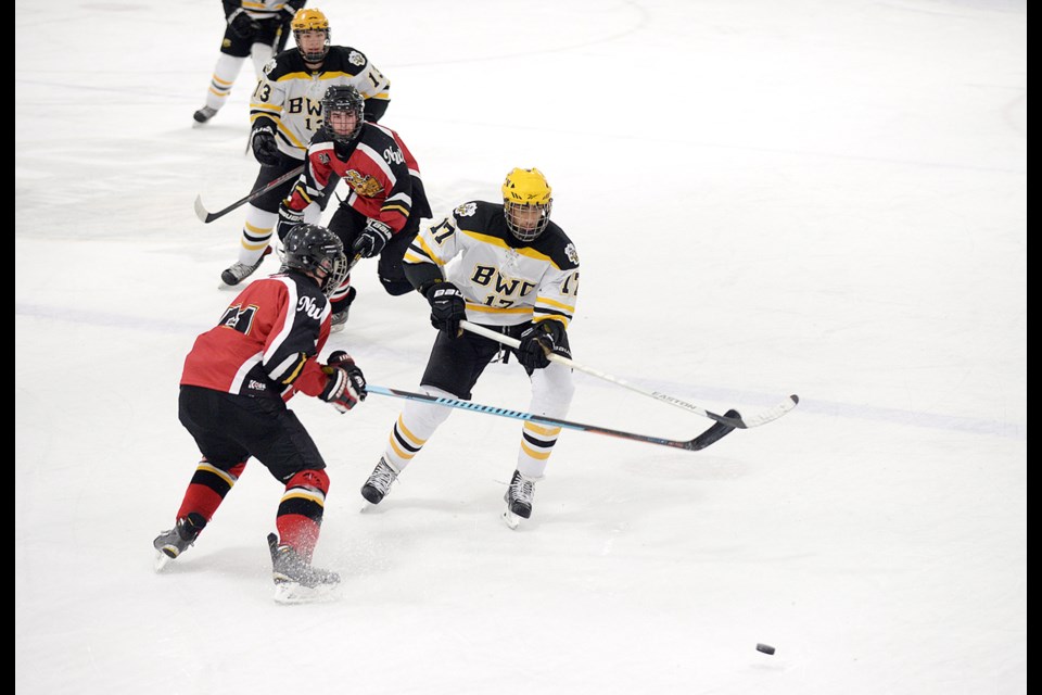 Burnaby Winter Club midget A1 team vs New WEstminster midget A1.
Photo: Jennifer Gauthier