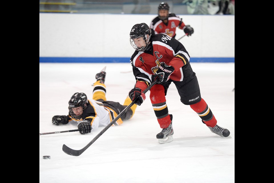 12-28-14
New WEstminster C1 hockey team vs Aldergrove at Herb House midget hockey tournament at Moody park arena.
Photo: Jennifer Gauthier