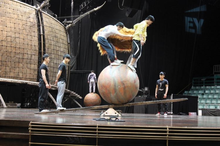 Dralion-review.02.jpg