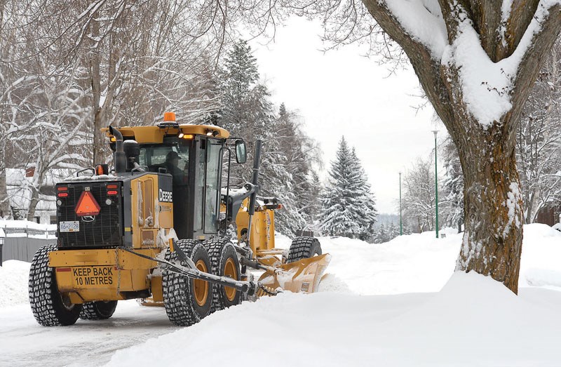 City snow-clearing crews will be out in full force the next few days dealing with a heavy snowfall expected to hit the region tonight and Friday.