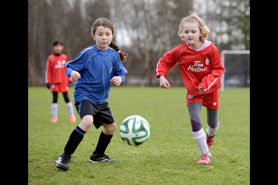 01-18-14
Burnaby vs Royal City girls soccer at Riverway sports complex.
Photo: Jennifer Gauthier