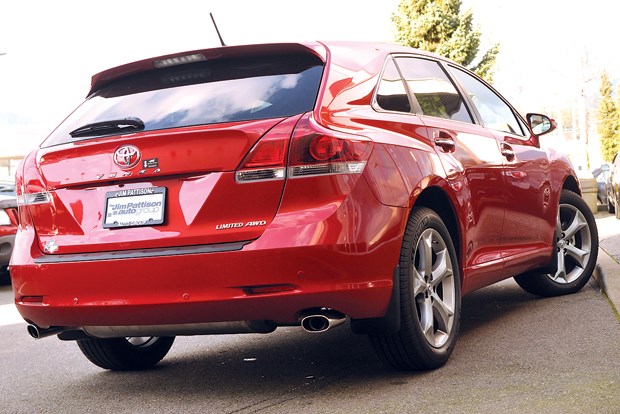 The Venza is Lower and wider than other crossovers on the road, with 20-inch allow wheels adding to a snazzy curb image.