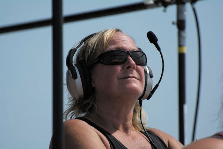 A-Epg-airboss-woman-on-tv.0.jpg